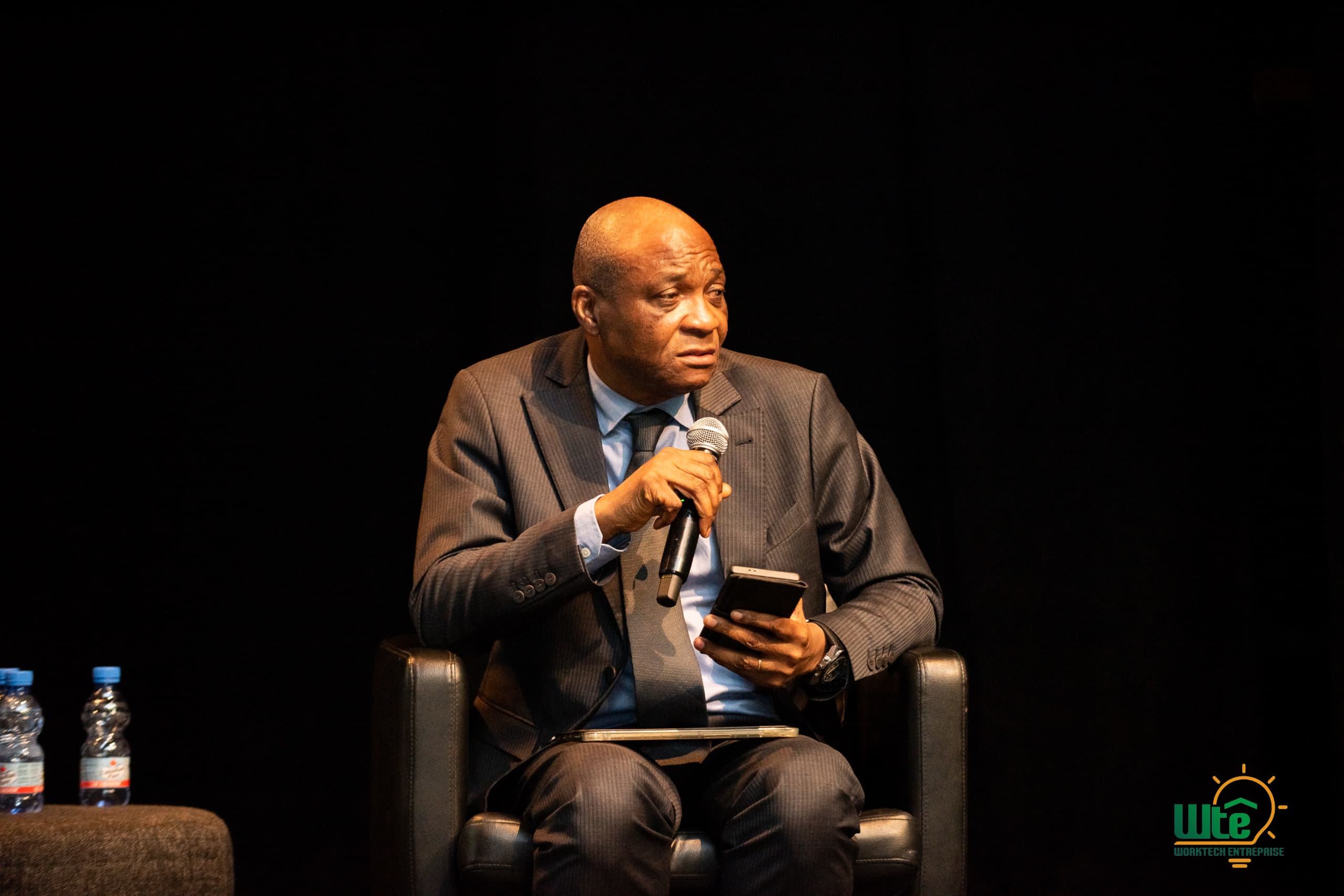 Le Révérend Hubert Miyimi, ingénieur civil et plusieurs fois DG, est le responsable de l'Équipe Leadership RDC