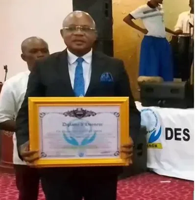 Un diplôme de mérite décerné à Blaise Wamba Yetshi pour son travail sur la sécurité numérique 