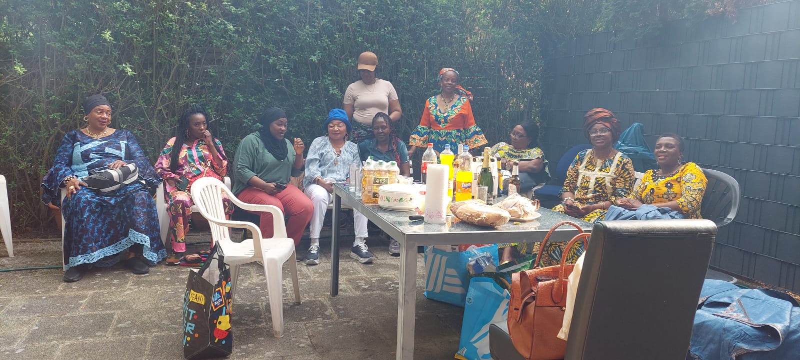 Une rencontre en plein air entre femmes migrantes africaines à Cologne dans le cadre de Dada Afrika