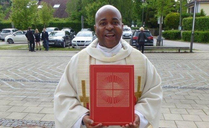 La célébration des 30 ans de vie sacerdotale de l’abbé Raymond Médard Kabongo Ilunga a été un événement mémorable, témoignant de la richesse de son parcours et de son dévouement inébranlable à l’Église et à ses fidèles