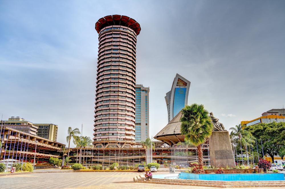 Le Kenyatta Internatinal Conference Center (KICC), à Nairobi, est une tour cylindrique utilisée pour des conférences et des foires expos.